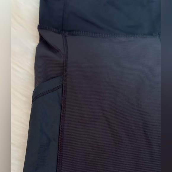 Lululemon RARE Cropped shine Sz 4 - Picture 5 of 16